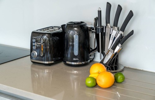 Finchley Apartment | Penthouse Large -Free Parking