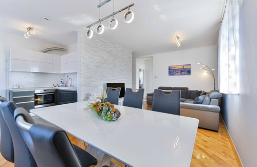 Nasice Apartment | Penthouse Laudato with jacuzzi