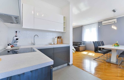 Nasice Apartment | Penthouse Laudato with jacuzzi