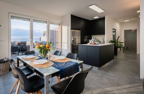 Prague 18 Condo | Penthouse Letnanske zahrady
