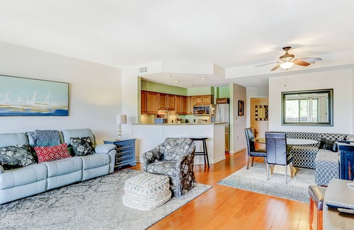 Shelter Cove Condo | Penthouse living at Shelter Cove Marina with balcony, harbor view, pool & tennis