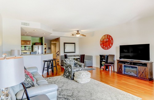 Shelter Cove Condo | Penthouse living at Shelter Cove Marina with balcony, harbor view, pool & tennis