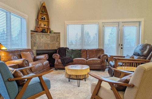 East Kootenay Apartment | Penthouse Mountain Views w/Sauna