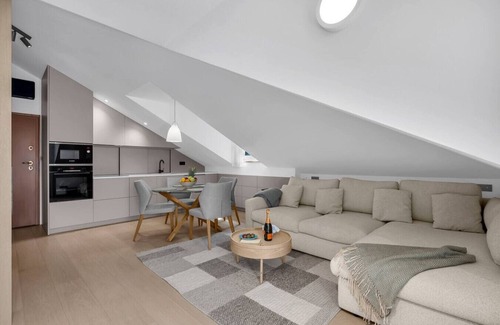 Gorinka Apartment | Penthouse Nikolina-50m to beach!