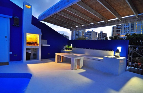 Parque Apartment | PentHouse Ocean views, Top-Roof Pool,10 Steps to Beach, Groups, max.9 2bed/2bath
