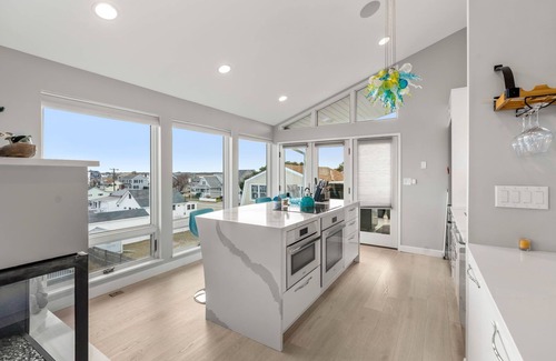 Salisbury Condo | Penthouse Oceanview Retreat