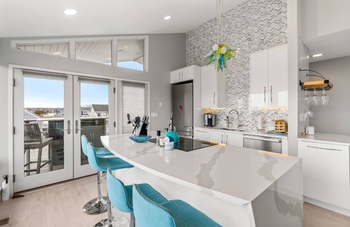 Salisbury Condo | Penthouse Oceanview Retreat