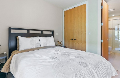Sicamous Apartment | Penthouse on Mara Lake with Pool, BOAT SLIP and gym 3 bedrooms/ 3 bathrooms
