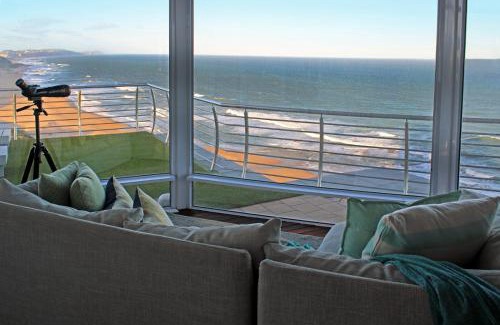 Warner Beach Apartment | Penthouse ON the Beach - Live Like Royalty
