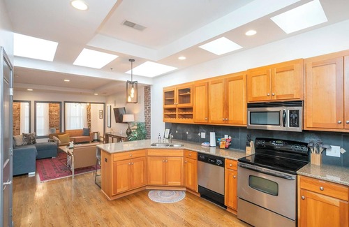 Downtown Nashville Apartment | Penthouse on the Broadway Strip