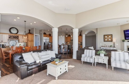 Lake Delton Condo | Penthouse Paradise at Delton Grand