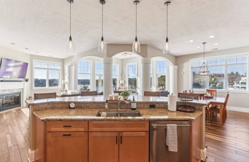 Lake Delton Condo | Penthouse Paradise at Delton Grand