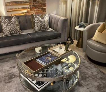 Woking Apartment | Penthouse Park View