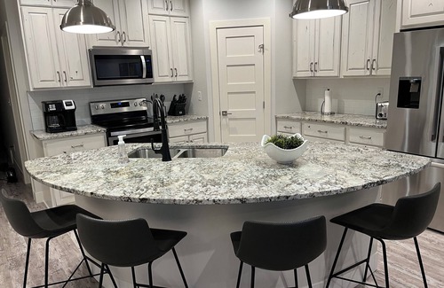 Arnolds Park Condo | Penthouse Perfection-Spacious 4 Bedroom-Panoramic Views & Waterpark Passes at BB