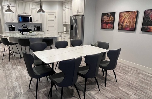Arnolds Park Condo | Penthouse Perfection-Spacious 4 Bedroom-Panoramic Views & Waterpark Passes at BB