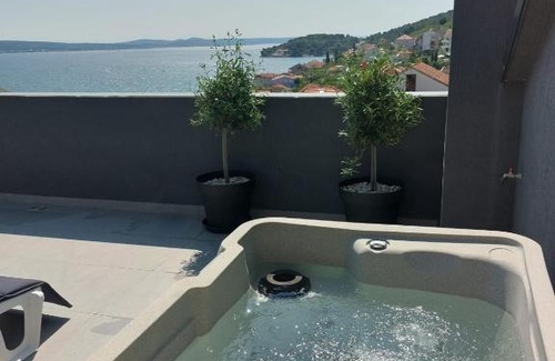 Kali Apartment | Penthouse Petra with hot tub