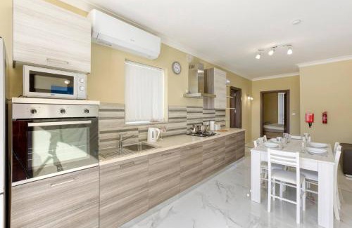 Marsaskala Apartment | Penthouse, Seaview, Beautiful 2br Apt 4