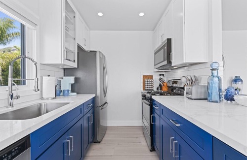 Laguna Beach Apartment | Penthouse! Steps from Victoria Beach, 180 degree ocean views!