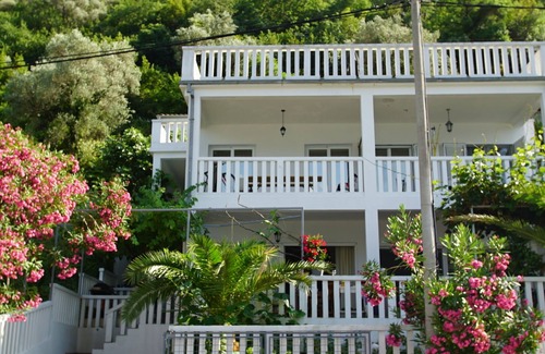 Donji Stoliv Apartment | Penthouse Stoliv Seafront terrace 5m/sea Jetty Beach 2:nd floor