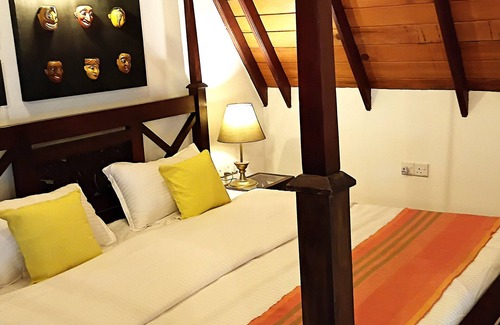 Polgasowita Hotel | Penthouse Suite at Charming Property with Wi-Fi/AC - Within of Colombo