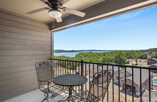 Indian Point Condo | Penthouse Suite, Gorgeous View of Table Rock Lake