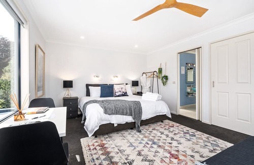 Penguin House | Penthouse Suite Madsen Retreat Boutique Guesthouse Penguin NW Tasmania