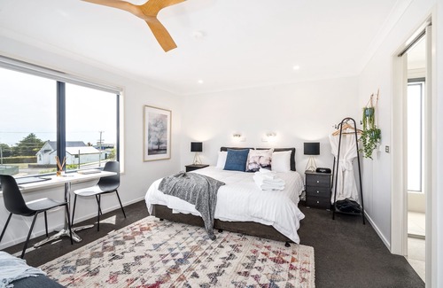 Penguin House | Penthouse Suite Madsen Retreat Boutique Guesthouse Penguin NW Tasmania
