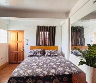 Virac House | Penthouse Unit with OceanView, Wifi, Free Parking at Sonia's Island Stay