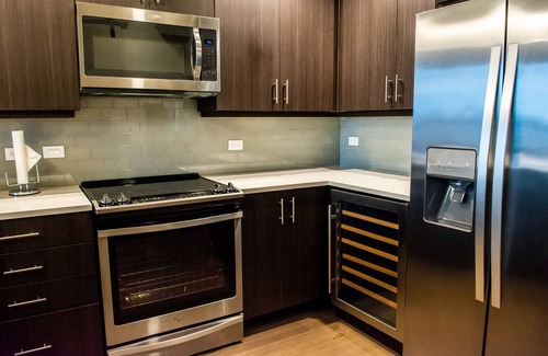 Uptown Condo | *PENTHOUSE* VICTORY PARK! Downtown Dallas* Katy Trl *Walk to MAVS Game*