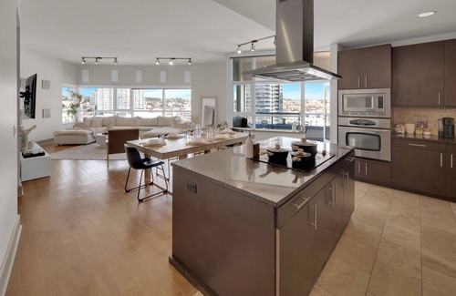 Marina District Condo | Penthouse Views 2BR/2BA High-Rise Retreat