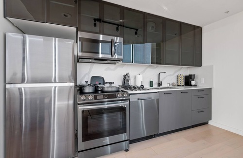 Orange Apartment | Penthouse views of NYC - Free Parking - BOOK NOW