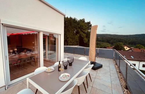 Waldkirchen Apartment | Penthouse-Villa, Panoramablick, XXL-Terrasse, Tischfussball