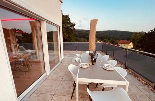 Waldkirchen Apartment | Penthouse-Villa, Panoramablick, XXL-Terrasse, Tischfussball