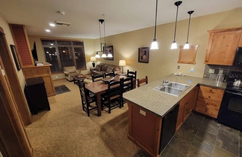 Kellogg Condo | Penthouse w/Mountain Views and Fireplace. Roof Top and Ground Hot Tubs!