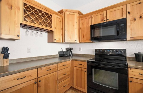 Two Harbors Condo | Penthouse w/pool & hot tub