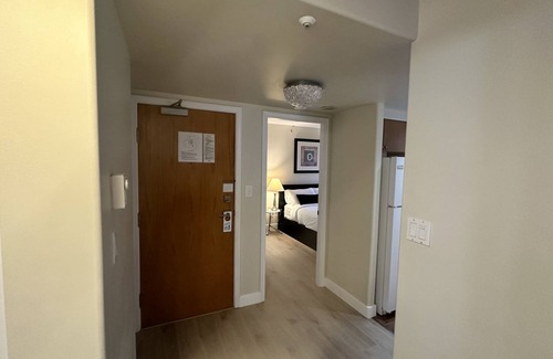 West Side Condo | Penthouse with 3 decks w/water views on Beach/Seawall