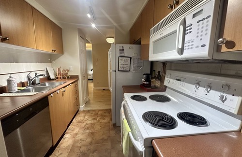 West Side Condo | Penthouse with 3 decks w/water views on Beach/Seawall