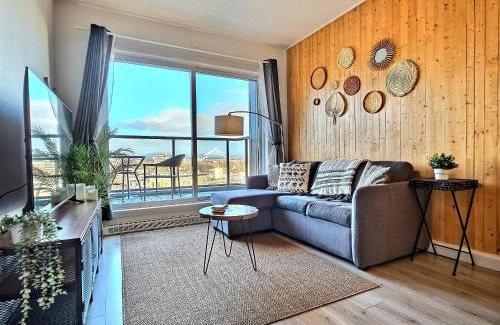 La Cite-Limoilou Apartment | Penthouse With FREE indoor Parking Downtown