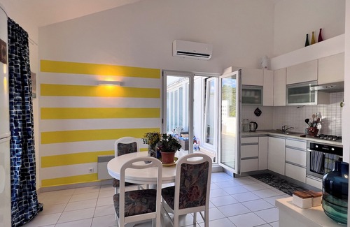 Necujam Apartment | Penthouse with large terrace 50 m from the beach: an oasis of peace and beauty.
