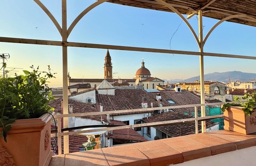 Oltrarno Apartment | Penthouse with magnificent terrace 2 minutes from Ponte Vecchio