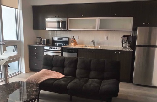Henry Farm Condo | Penthouse with parking, pool, saunas, fitness room, BBQ area and indoor carwash.