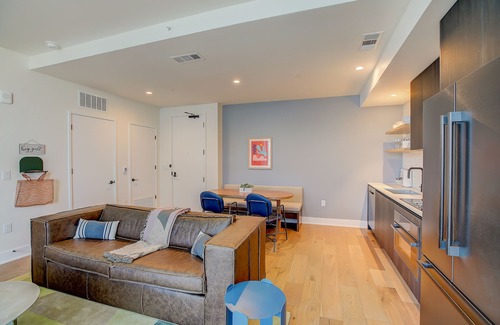 Rainey Street Historic District Condo | Penthouse with river view balcony, rooftop pool & prime location, dog-friendly