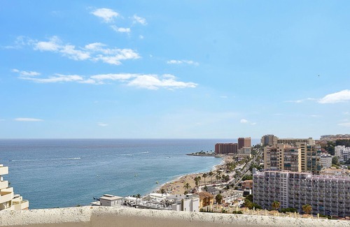 Benalmadena Costa Apartment | Penthouse with very spacious terrace on holiday resort, walking distance beach!