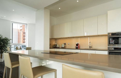 Vauxhall Apartment | Penthouse with view 2 min from nine elms underground