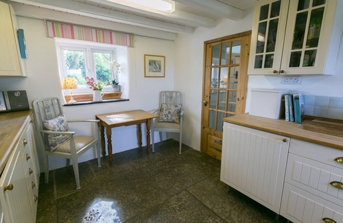 Penmon Apartment | Pentir - a sea view that sleeps 6 guests in 3 bedrooms