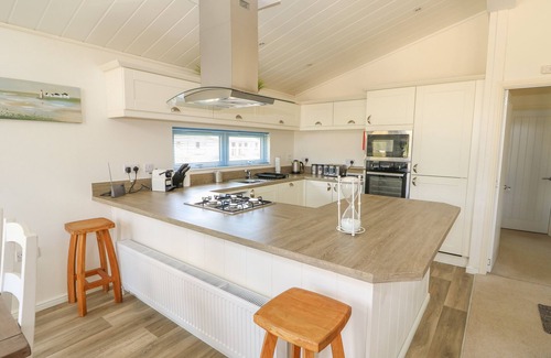 Pentney Cottage | PENTNEY LODGE, pet friendly, with a garden in Middleton, Norfolk