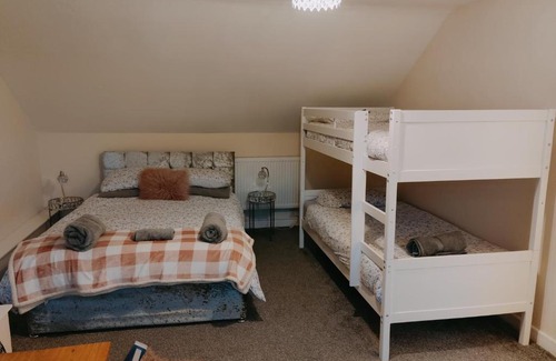 Dol-y-Gaer Bed & Breakfast | Pentre Cottage near Craig y Nos