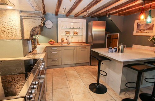 Bronygarth Cottage | PENTRE HALL, pet friendly, character holiday cottage in Bronygarth