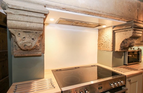 Bronygarth Cottage | PENTRE HALL, pet friendly, character holiday cottage in Bronygarth