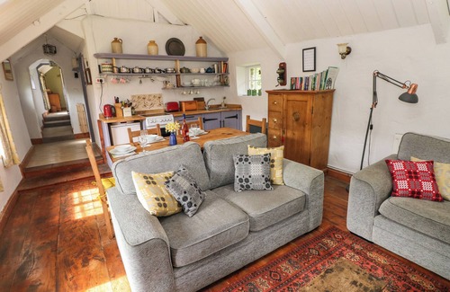 Llangeler Cottage | PENYRALLT FACH COTTAGE, character holiday cottage in Llandysul